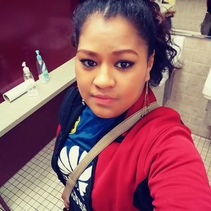 Meet your Posher, Iris